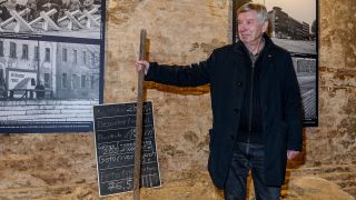Der Fluchthelfer Ulrich Pfeifer am 07.11.2019 bei der Eröffnung eines Fluchttunnels unter der ehemaligen Berliner Mauer (Quelle: imago images/snapshot)