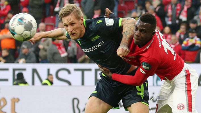 Sebastian Polter (links) im Spiel gegen Mainz 05. Quelle: imago images/Thomas Frey