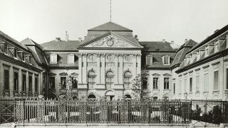 Archivbild: Palais des Reichskanzlers, vormals Palais Radziwill, Wilhelmstrasse 77 (1738/39 erbaut, ab 1878 Sitz des Reichskanzlers). (Quelle: dpa/F. A. Schwartz)