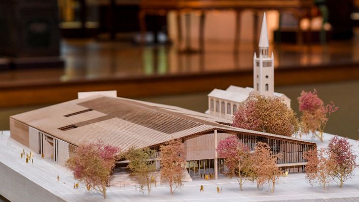 Das Modell des Siegerentwurfs des Basler Architekturbüros Herzog und de Meuron für das Museum des 20. Jahrhunderts am Kulturforum (Quelle: ZB/Jens Kalaene)