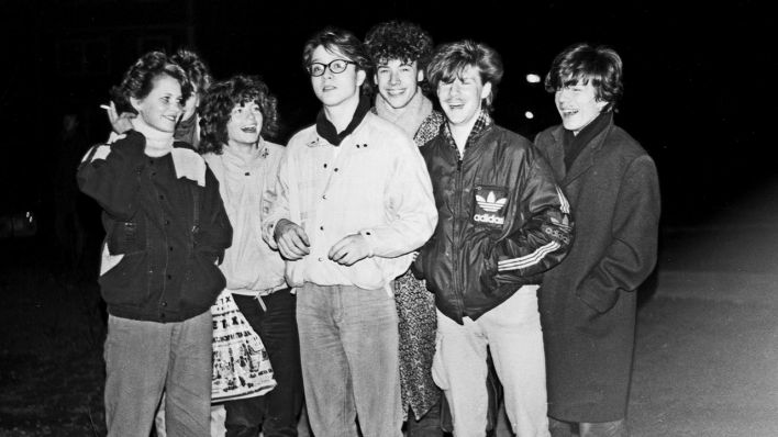 Eine Gruppe von Jugendlichen zu DDR-Zeiten (Bild: Mathias Knoppe)
