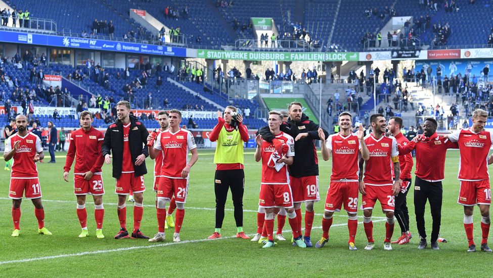 Unions Spieler jubeln nach dem Späten 3:2-Sieg in Duisburg am 22. Spieltag. Quelle: imago images/Matthias Koch