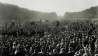 Großdemonstration von Gewerkschaften (Deutscher Verkehrsbund (DVB)) und der KPD(?) u.a. in Berlin, Treptower Park(?), 1920er Jahre. (Quelle: akg-images)