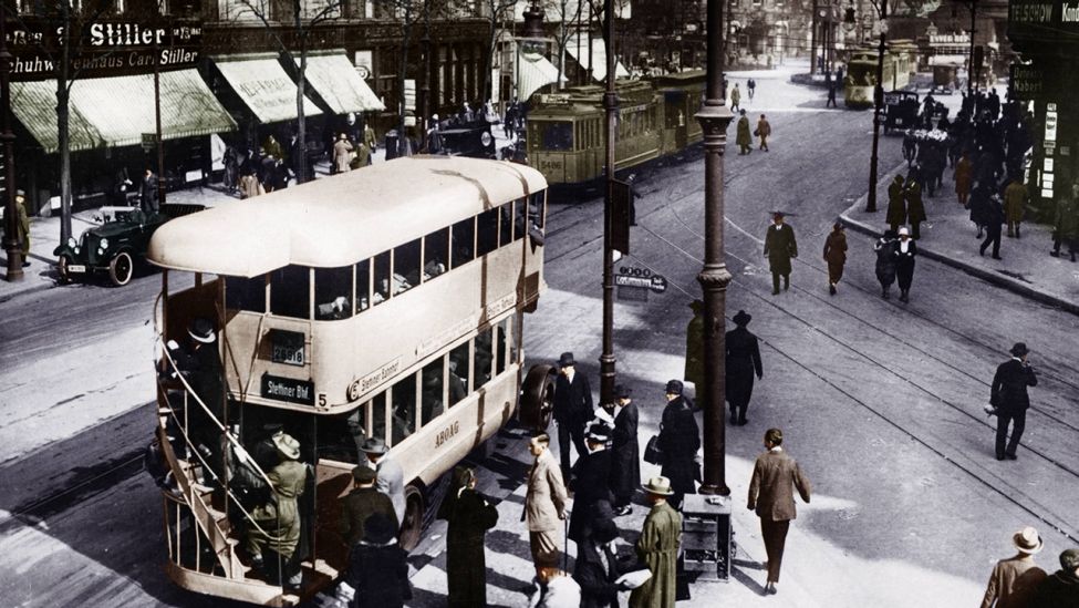 Berliner Verkehr am Potsdamer Platz: Potsdamerstraße/Linkstraße im Jahr 1926. (Quelle: akg-images)