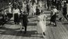 Tanz auf dem Erntefest einer Laubenkolonie um 1920 (Quelle: dpa/akg-images/Otto Haeckel)