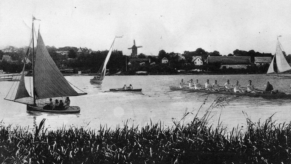 Wassersport auf der Havel bei Gatow um 1915. (Quelle: akg-images)