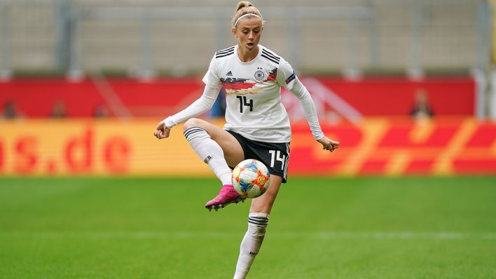 Johanna Elsig in einem Spiel der deutschen Nationalmannschaft. Quelle: imago images/MaBoSport