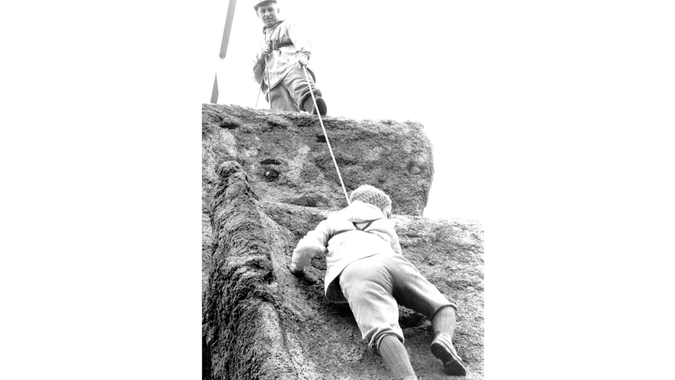 Archivbild: Am 11. November 1970 wurde der Kletterturm am Teufelsberg eröffnet. (Quelle: Archiv DAV Berlin/Helbig)