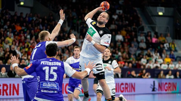 Paul Drux von den Füchsen Berlin im Handball-Nationaltrikot. (Quelle: imago/foto2press)