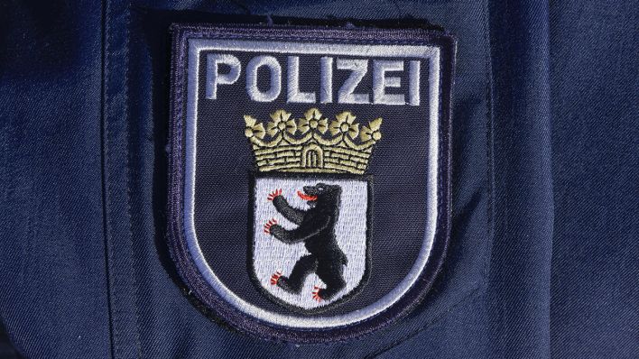 Symbolbild: Das Wappen der Berliner Polizei. (Quelle: dpa/Schoenling)