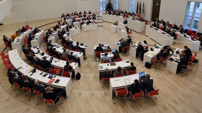 Sitzung im Brandenburger Landtag (Quelle: imago images/Müller)