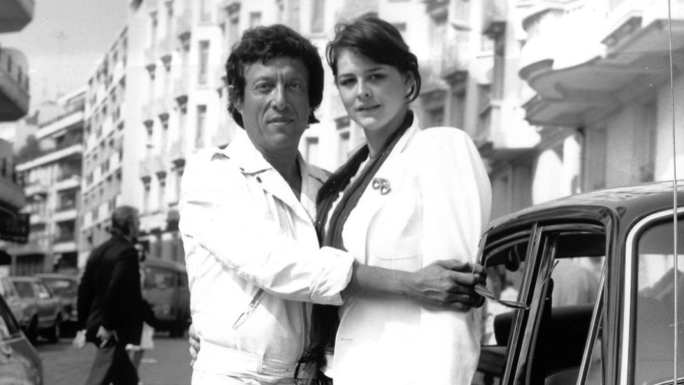Playboy Rolf Eden während der Filmfestspiele im Mai 1979 in Cannes mit seiner neuen Freundin (Quelle: dpa/Zatka)