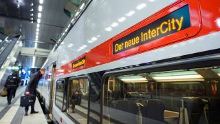 Die neuen Züge sollen ab dem 08.03.2020 auf der Intercity-Linie Rostock-Berlin-Dresden zum Einsatz kommen. (Bild: dpa/Gregor Fischer)