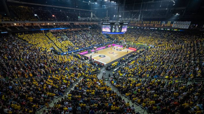 Basketballspiel in der Berliner Mercedes-Benz-Arena (Quelle: imago images/Thonfeld)