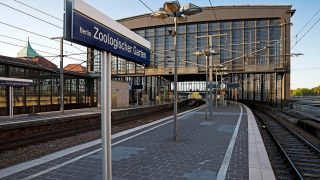 Bahnhof Berlin Zoologischer Garten (Quelle: imageBROKER/Stefan Ziese)