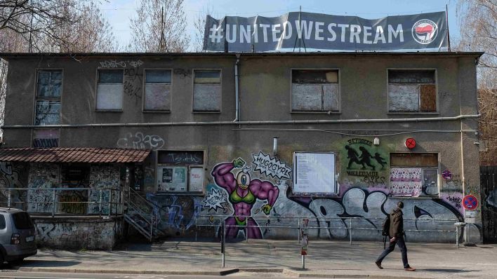 Symbolbild: Der Club About Blank, ein alternativer Techno-Club in Friedrichshain am Markgrafendamm. Es ist ein Club für Techno und House. Er nimmt an United we Stream teil, eine Streaming-Plattform von Berliner Clubs und Künstlern, um auf einem Kanal die Vielfalt der Berliner Clubszene zu zeigen. (Quelle: dpa)