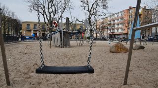 Symbilbild: Ein leerer Spielplatz in Berlin. (Quelle: dpa)