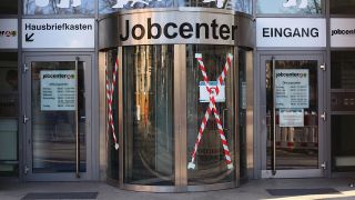 Symbolbild: Jobcenter in Steglitz. (Quelle: dpa/W. Steinberg)