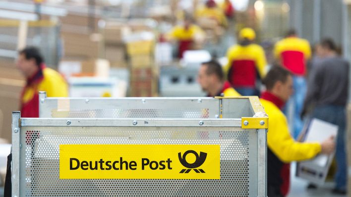 Zustellbasis des Postzustellers Deutsche Post DHL (Quelle: dpa/Maurizio Gambarini)