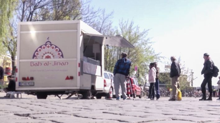 Ein Food Truck der kostenlos Essen an Obdachlose verteilt (Bild: rbb)