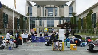 Reisebüro-Unternehmer protestieren vor dem Bundeskanzleramt. (Quelle: rbb/O. Soos)