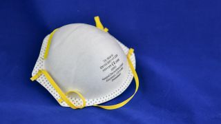 Eine FFP1 Schutzmaske (Bild: dpa/Reuhl)