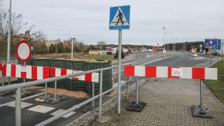 Polnisch-deutscher Grenzuebergang Hohenwutzen. Polen hat die Grenzen für Ausländer wegen des Coronavirus geschlossen. (Quelle: dpa/Andreas Gora)