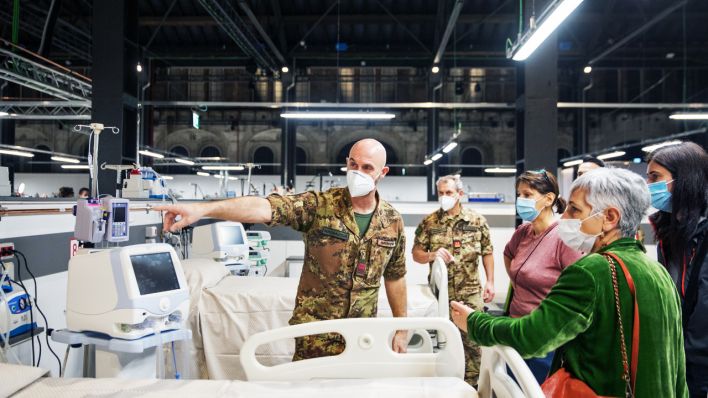 Die italienische Armee ist unterstützend in einem Krankenhaus in Turin tätig, 18.04.20 (Quelle: dpa/Ujetto)