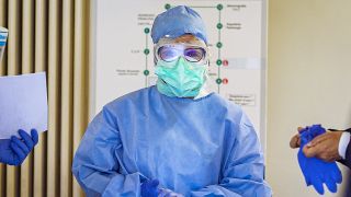Symbolbild: Krankenhausmitarbeiter mit Schutzmasken. (Quelle: dpa)