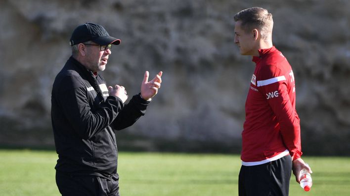 Union-Trainer Urs Fischer mit Felix Kroos. / imago images/Matthias Koch