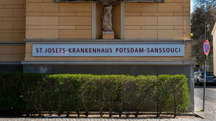Das Potsdamer Alexianer St. Josefs Krankenhaus am 05.04.20 (Quelle: imago images / Eberhard Thonfeld).
