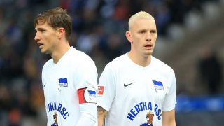 Die Hertha-Spieler Niklas Stark und Marius Wolf. / imago images/Nordphoto