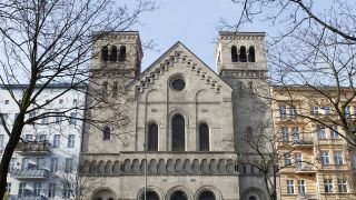 Außenansicht, Katholische Pfarrkirche St. Joseph in Berlin-Wedding (Quelle: imago images/Lars Reimann)
