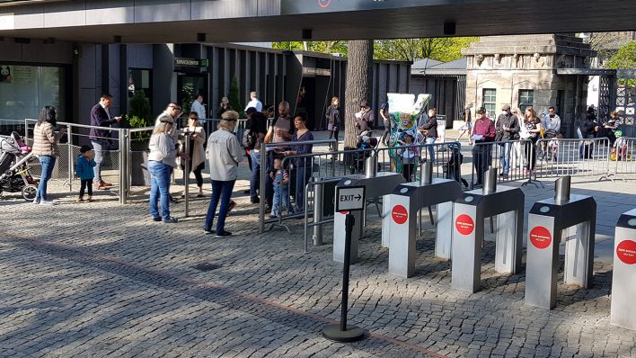 Der Zoologische Garten Berlin öffnet nach seiner Schließung aufgrund der Corona-Pandemie am 28.04.2020 mit Einschränkungen, wie einer begrenzten Besucherzahl, wieder. (Quelle: rbb/Matthias Bartsch)