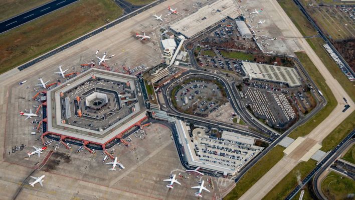 Archivbild: Der Flughafen Tegel im Jan/Feb 2020, bei vollem Betrieb. (Quelle: rbb/Tino Schöning)