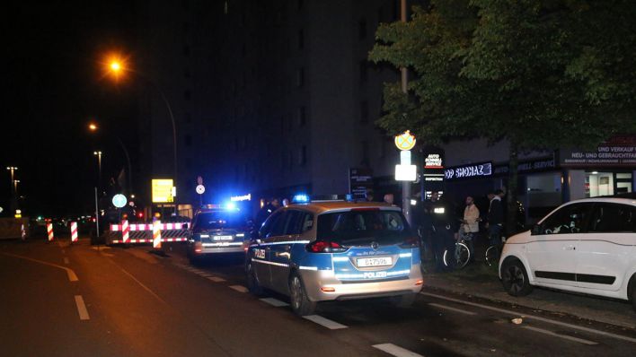 Polizeieinsatz in der Nacht des 24.05.2020 am Mehringdamm nach einem gewalttätigen Nachtbarschaftsstreit (Bild: Morris Pudwell)