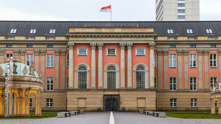 Blick in den Innenhof des Potsdamer Stadtschlosses, in dem sich der Landtag befindet (Quelle: DPA/Julian Stähle)