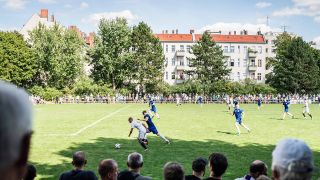 Oberliga-Spiel zwischen Blau-Weiß 90 und Tennis Borussia (Quelle: imago images/Sebastian Wells)