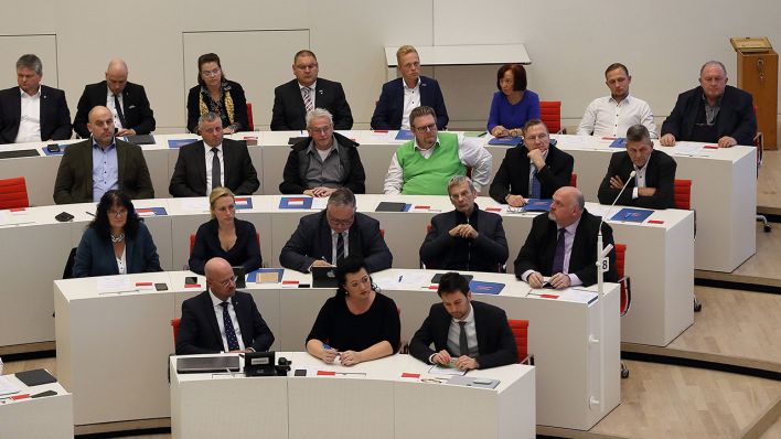 Archivbild: Abgeordnete der AfD-Fraktion am 5. November 2019 im Brandenburger Landtag. (Quelle: imago images/Martin Müller)