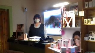 Cottbuser Kosmetikerin Petra Legler mit Mundschutz in ihrem Laden (Foto: rbb/Schomber)