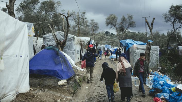 Flüchtlinge im Flüchtlingslager in Moria, Lesbos (Archivbild vom 05.03.2020, Quelle: dpa/imageBROKER)