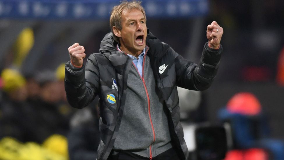 Hertha-Trainer Jürgen Klinsmann jubelt (Quelle:imago/Matthias Koch)