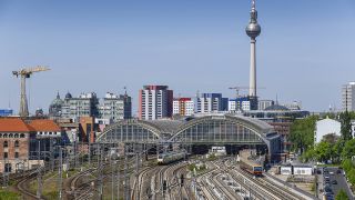Der Ostbahnhof in Berlin, Friedrichshain (Bild: imago images/Schoening)