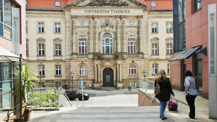 Die Europa-Universität Viadrina in Frankfurt (Oder). (Quelle: imago images/Karl-Heinz Hick)