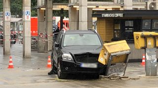 Ein Pkw-Unfall auf dem Berliner Hardenbergplatz.
