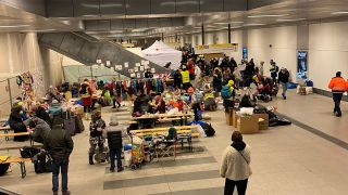 Geflüchtete aus der Ukraine werden am Berliner Hauptbahnhof versorgt (Quelle: Bernhard Moser)