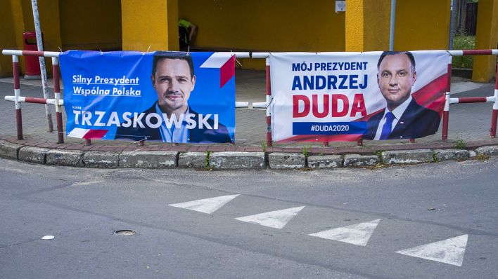 Wahlplakate von Rafal Trzaskowski und Andrzej Duda am 6. Juli 2020 in Wielkopolska. (Quelle: dpa/Dawid Tatarkiewicz)