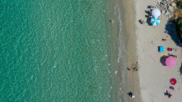 Der Strand im türkischen Izmir aufgenommen von einer Drohne (Quelle: Anadolu Agency/Halil Fidan)