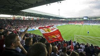 1. FC Union-Fans während eines Spiels im Stadion Alte Försterei, Berlin (Quelle: dpa/Rolf Schulten)