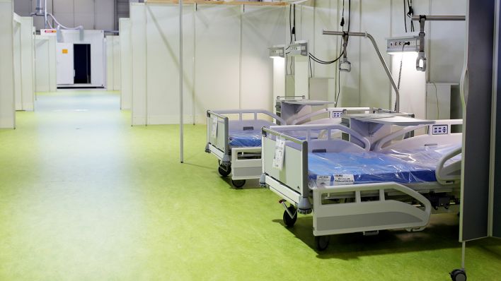 Leere Betten im Corona-Behandlungszentrum in der Jaffestraße (Quelle: dpa/Odd Andersen)